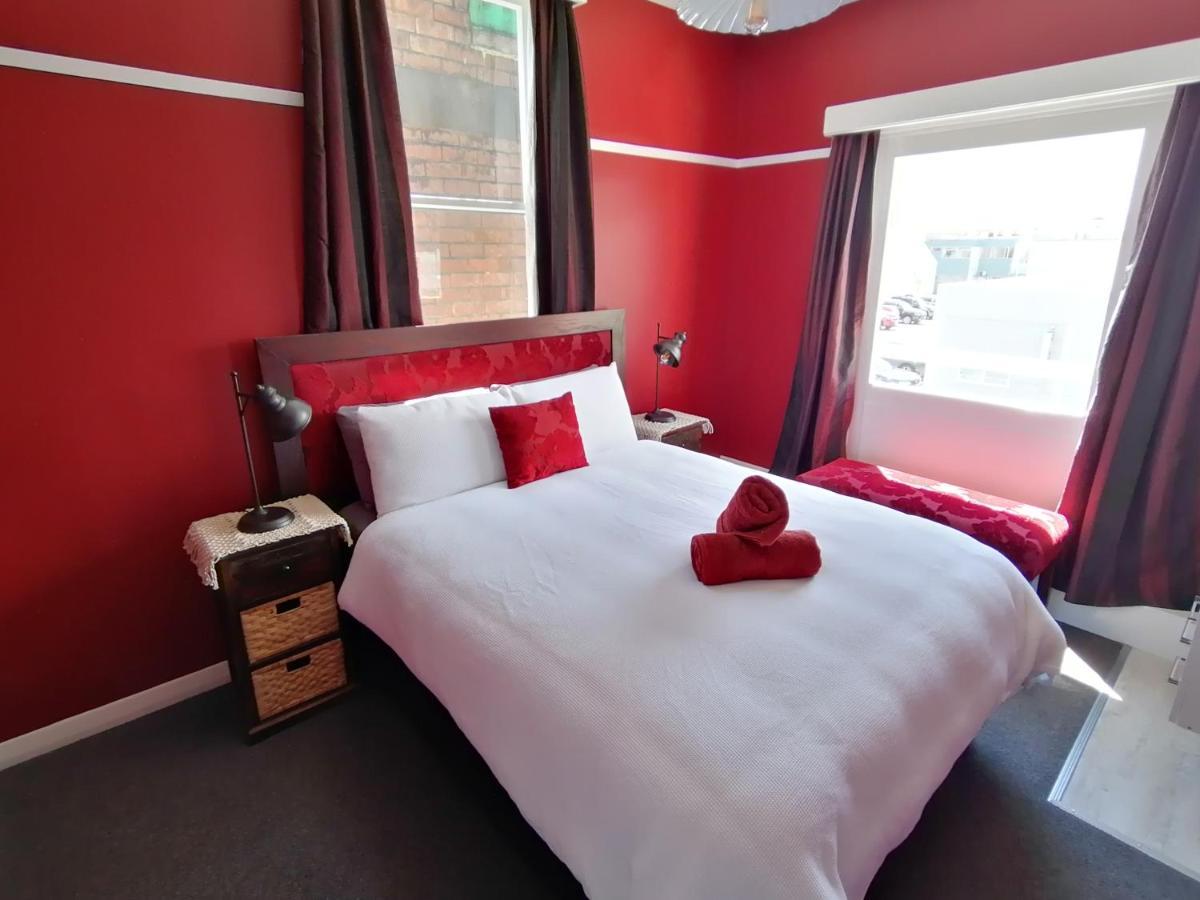 The Duke Hostel Greymouth Εξωτερικό φωτογραφία A bedroom at the hotel