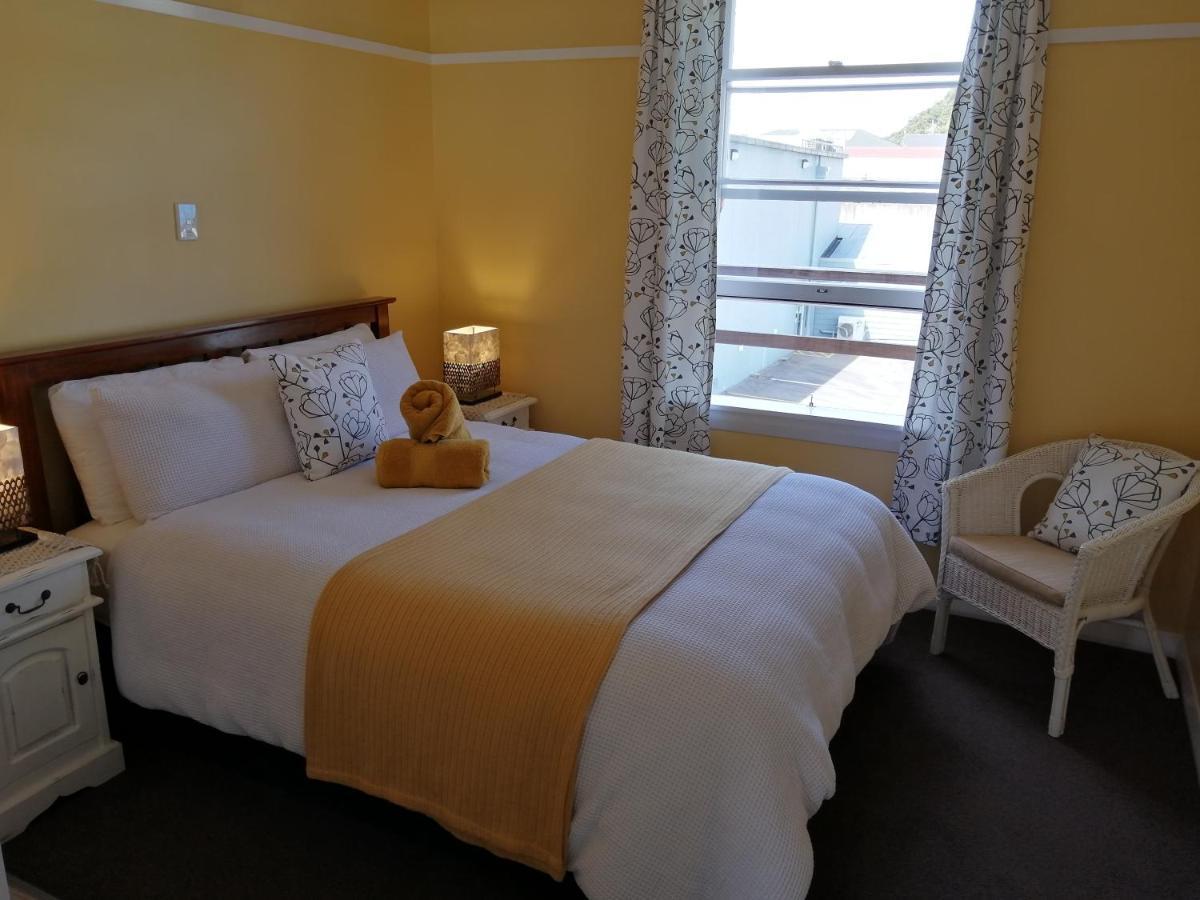 The Duke Hostel Greymouth Εξωτερικό φωτογραφία A bedroom at the hotel
