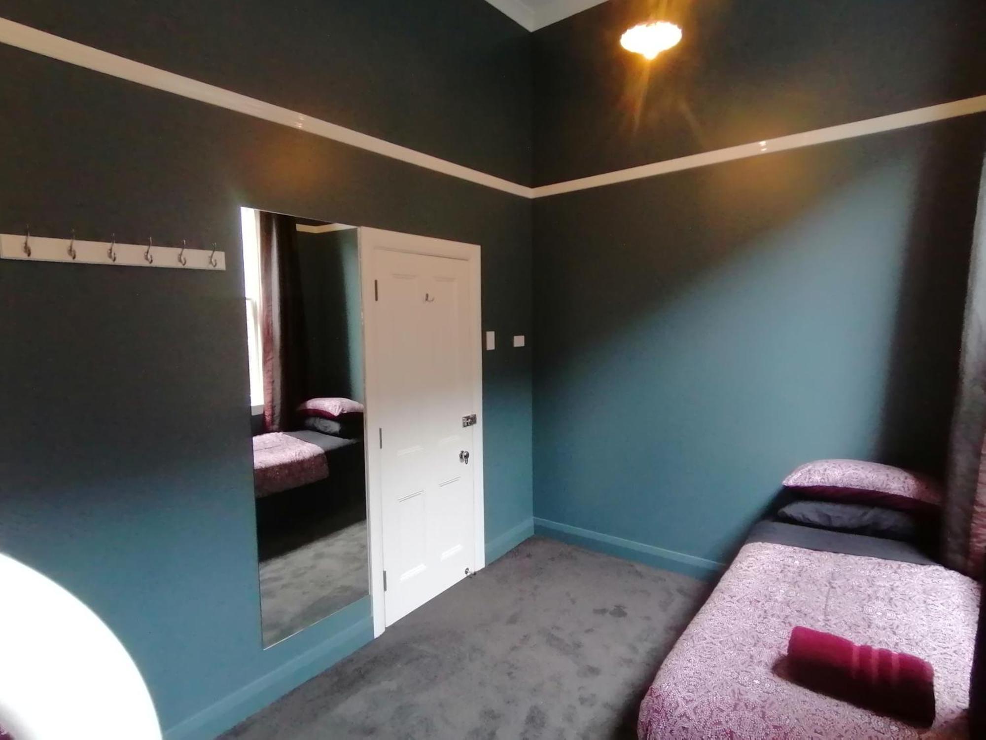 The Duke Hostel Greymouth Εξωτερικό φωτογραφία A room at the hotel