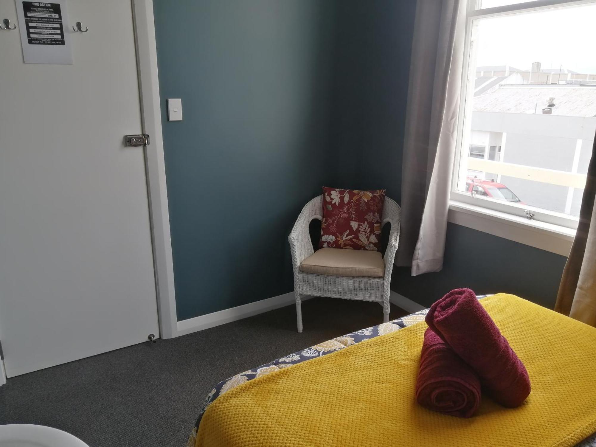 The Duke Hostel Greymouth Εξωτερικό φωτογραφία A massage room at a spa