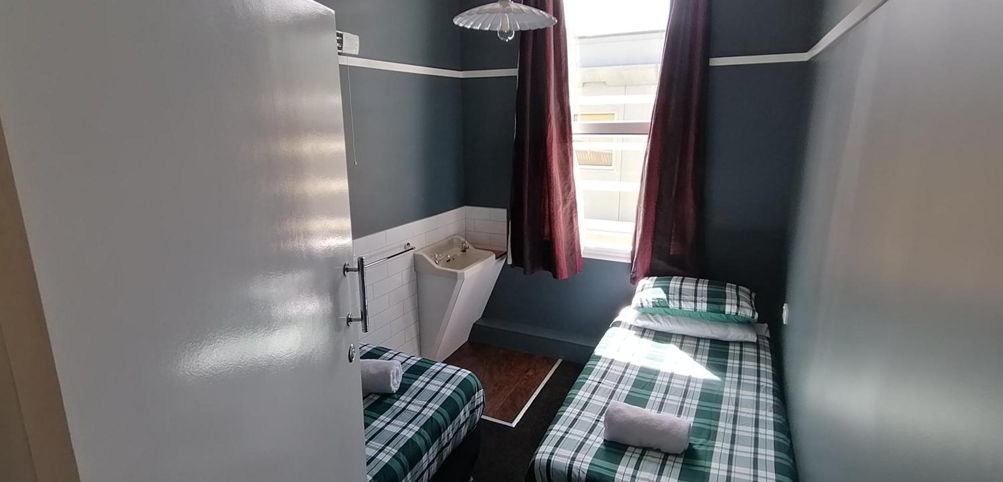 The Duke Hostel Greymouth Εξωτερικό φωτογραφία A room at the hostel