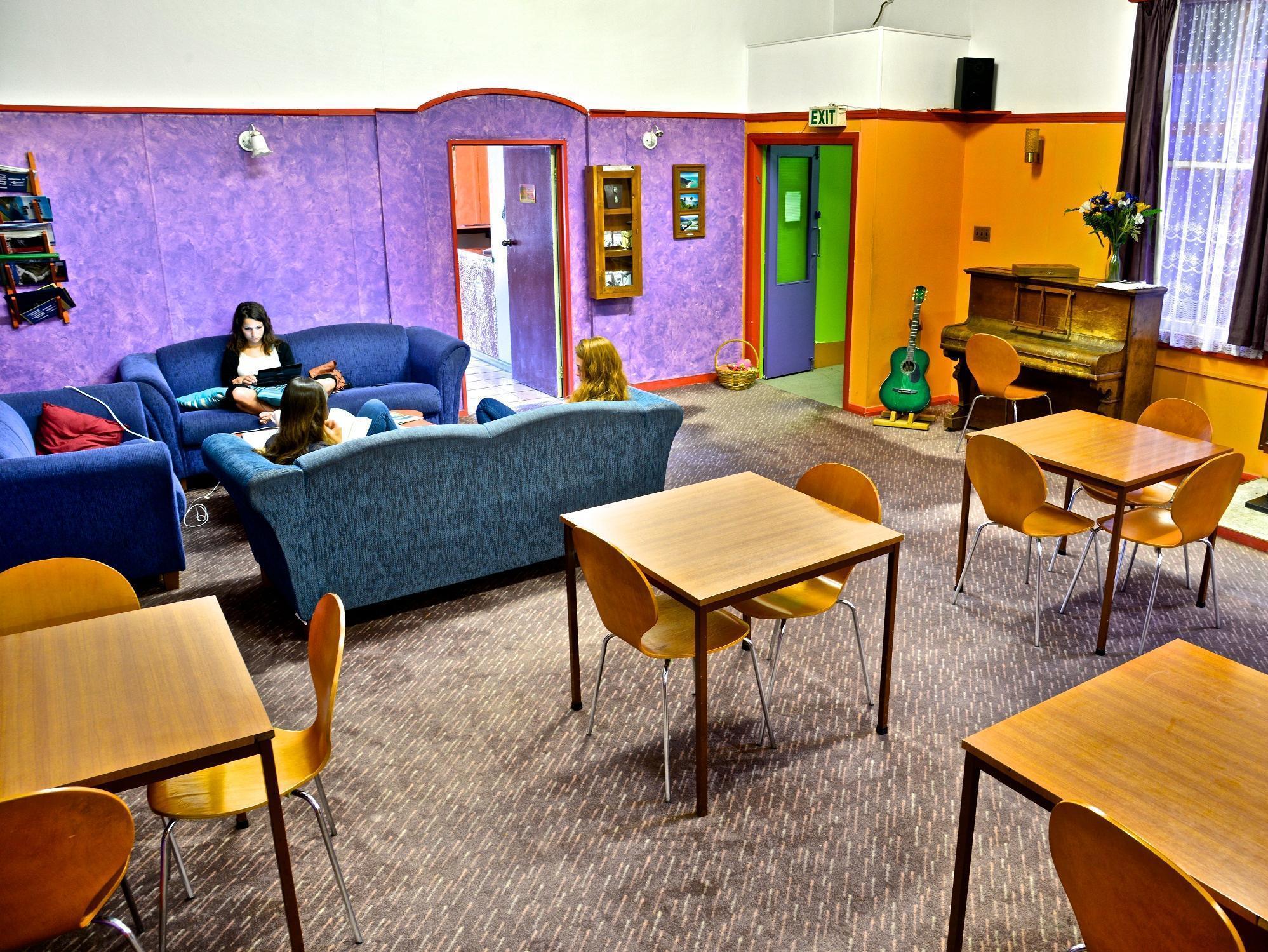 The Duke Hostel Greymouth Εξωτερικό φωτογραφία The common room at the hostel