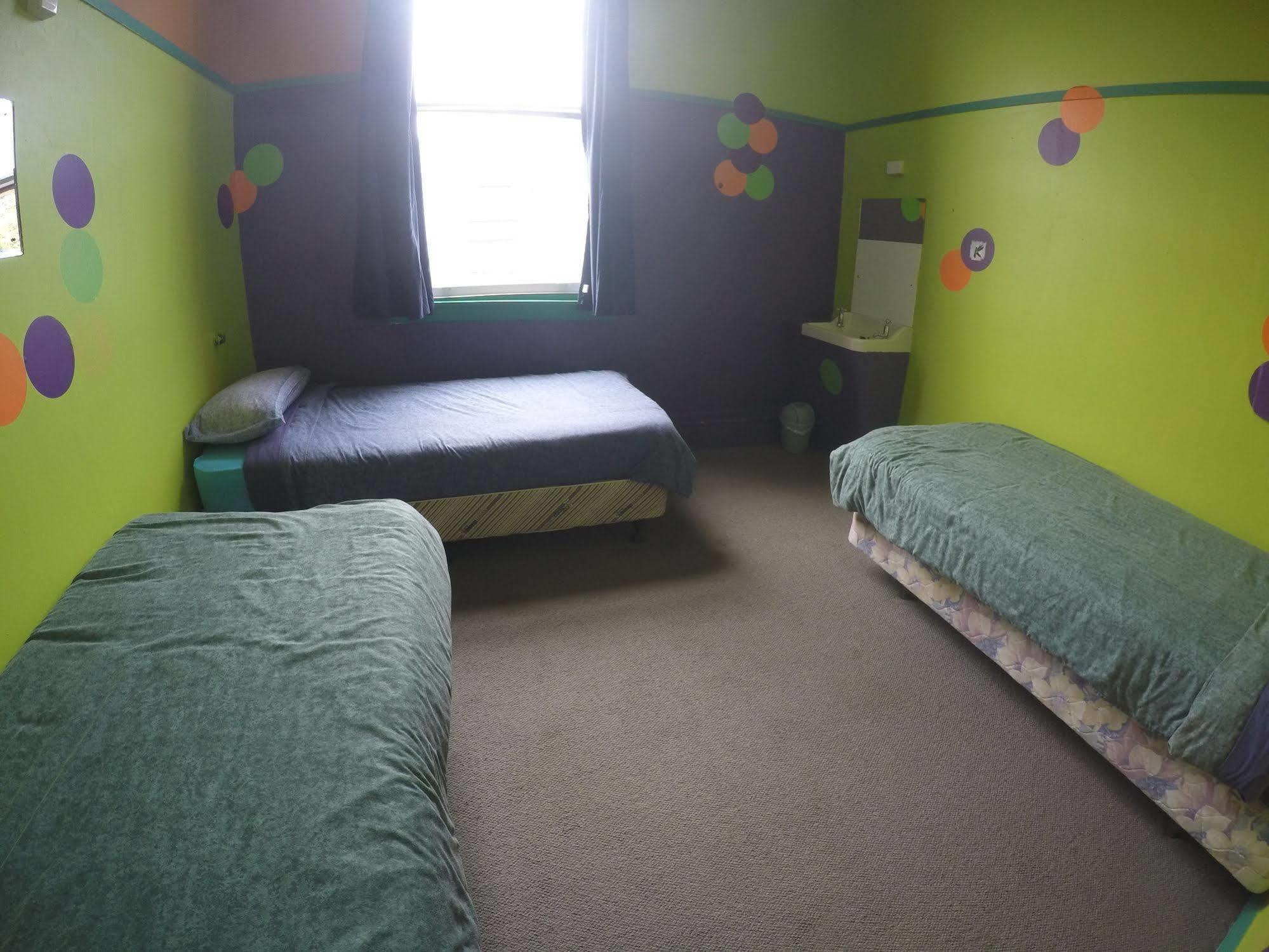 The Duke Hostel Greymouth Εξωτερικό φωτογραφία A room at the hostel