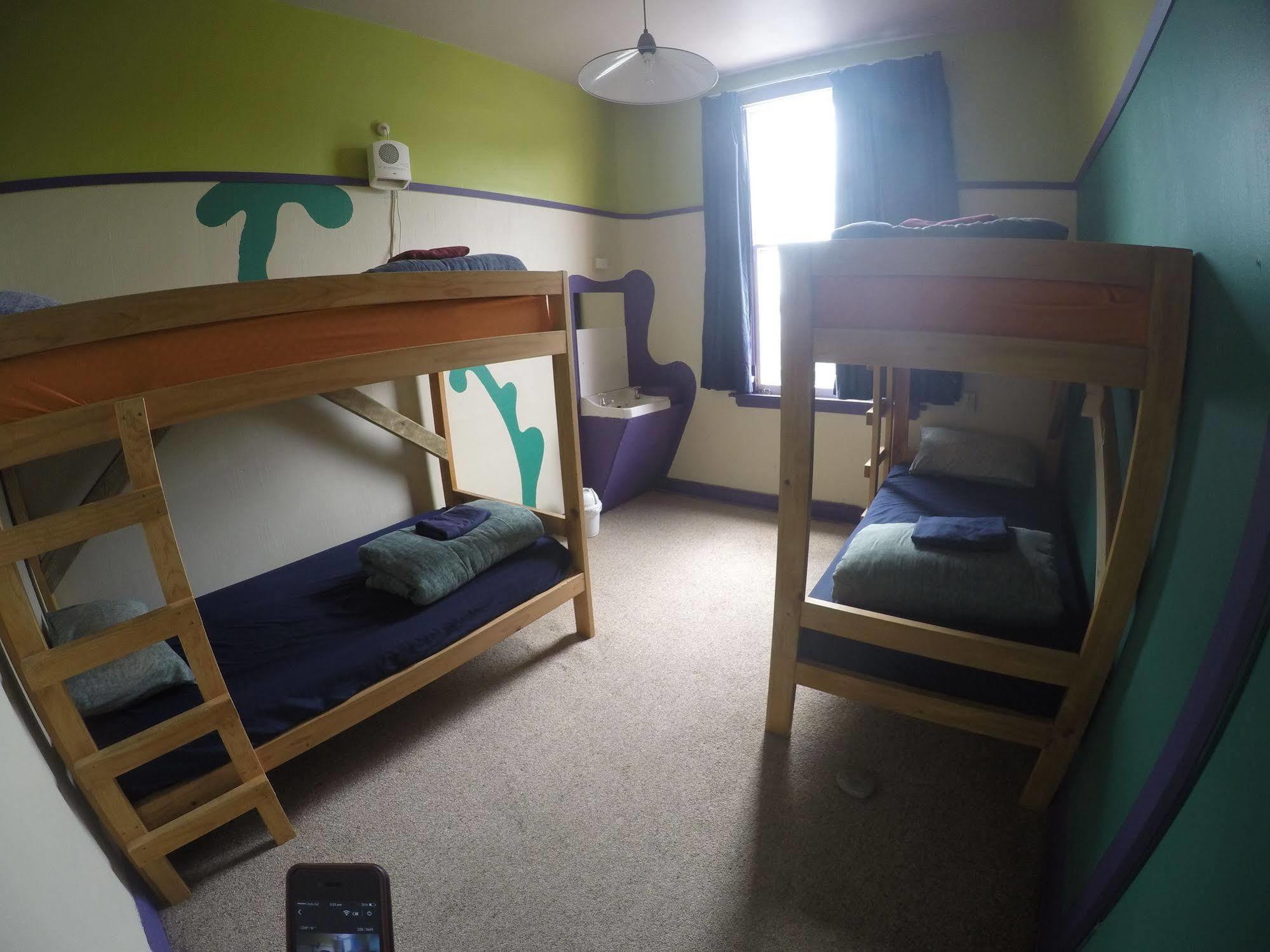 The Duke Hostel Greymouth Εξωτερικό φωτογραφία A typical room at the hostel
