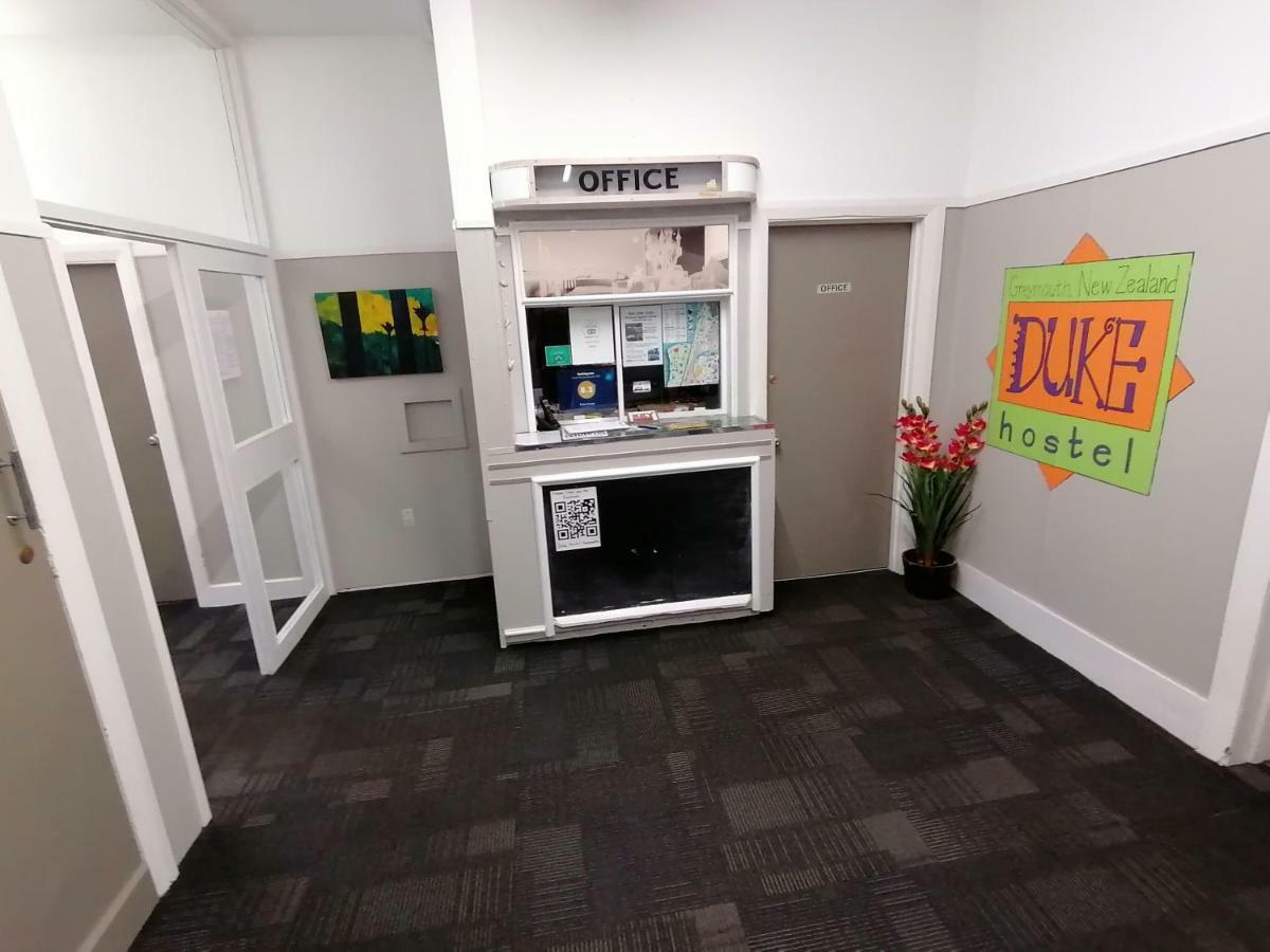 The Duke Hostel Greymouth Εξωτερικό φωτογραφία Duke Hotel reception